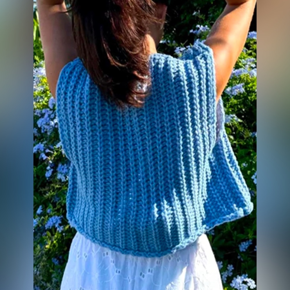 NWOT Urban Outfitters Sleeveless Crop Knit Sweater Vest with Pockets - Picture 2 of 8